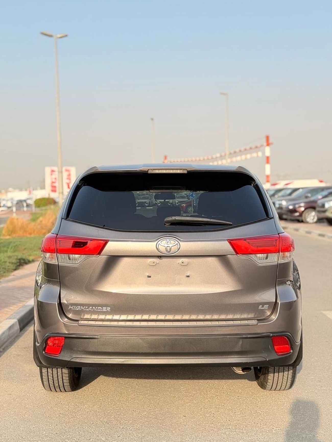 Toyota Highlander LE 3.5 L 2020 model