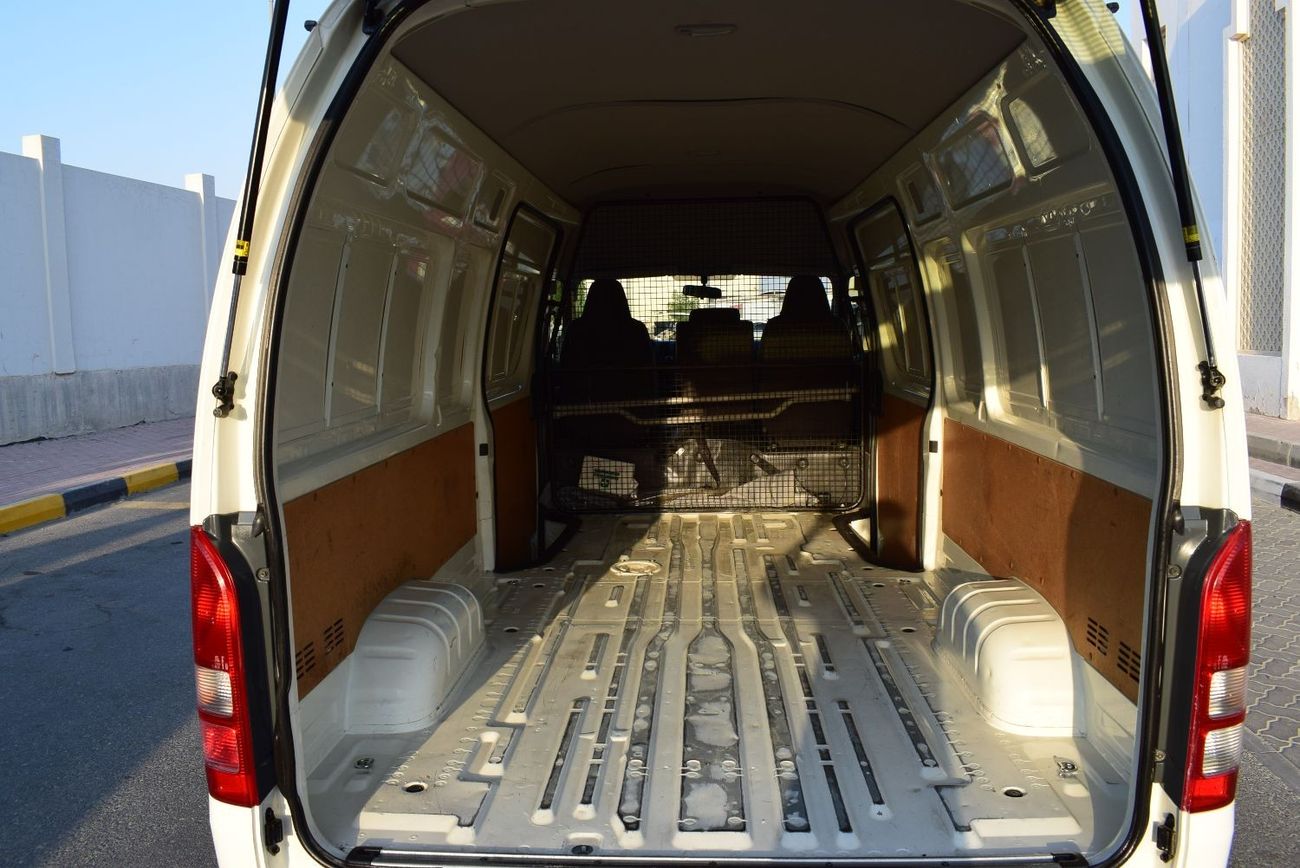 Toyota Hiace GLS - High Roof Toyota Hiace Highroof Van 2.7 ltr, model:2021. Excellent condition