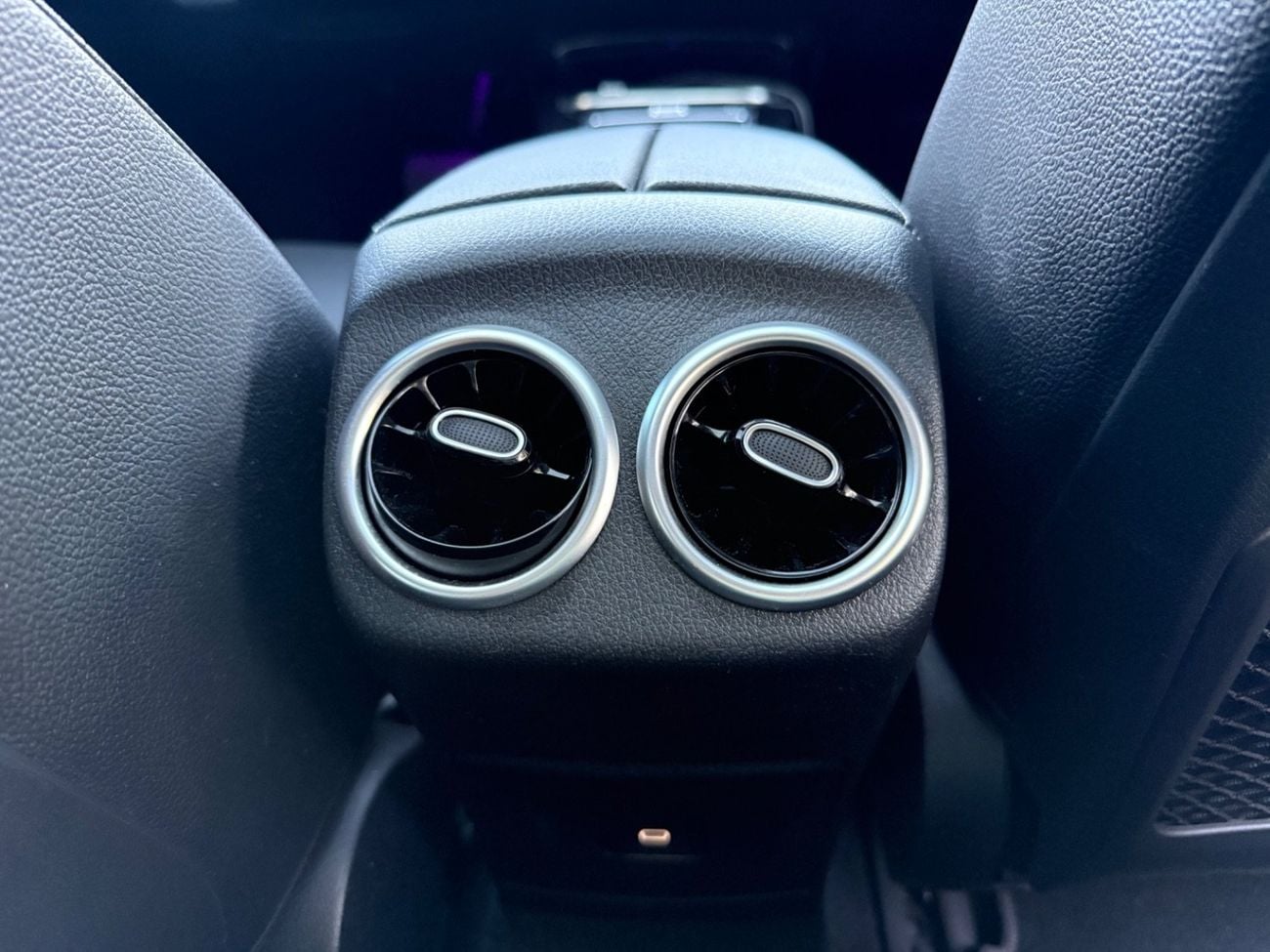 مرسيدس بنز CLA 250 Premium + 2.0L