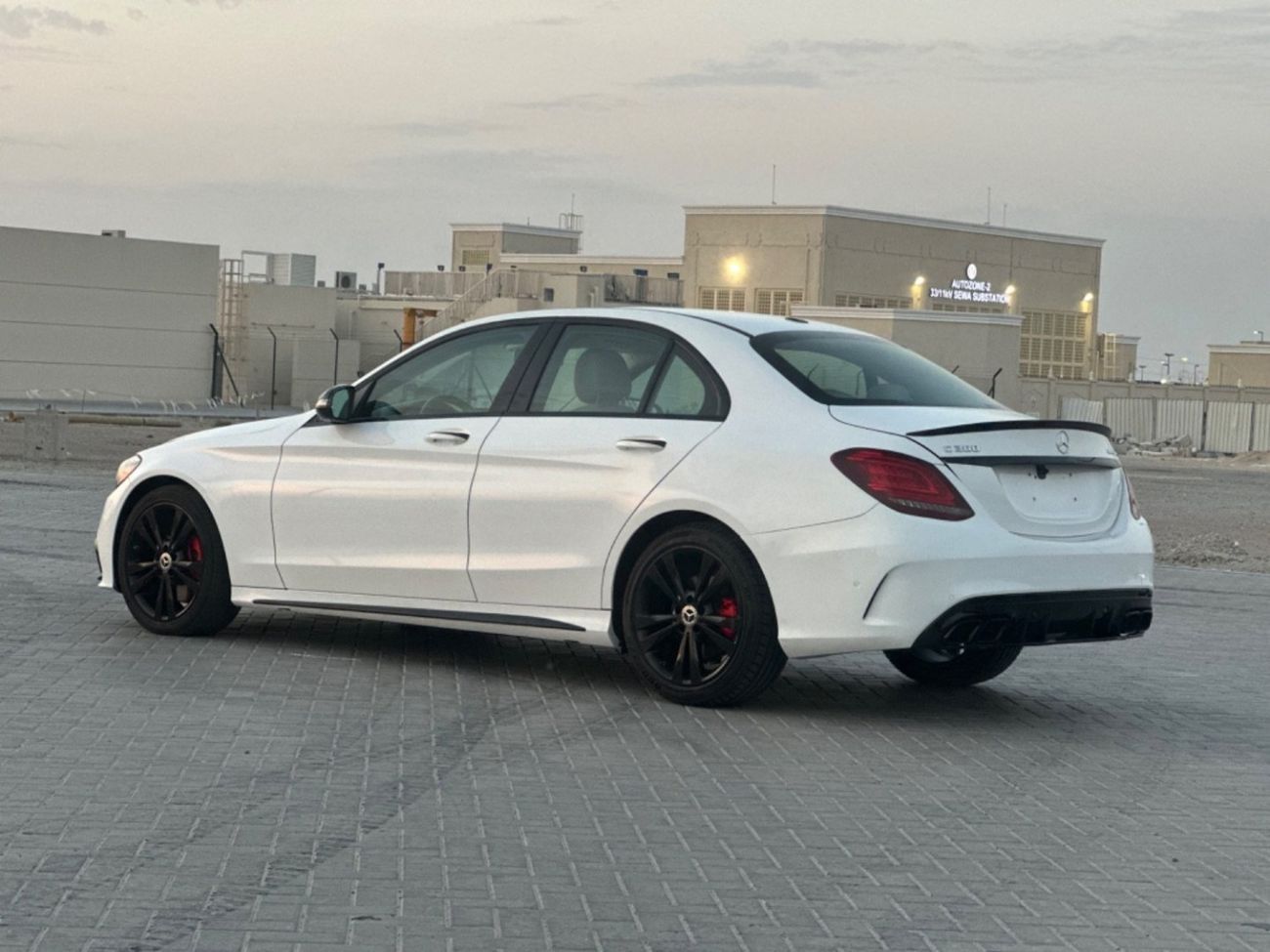 مرسيدس بنز C 300 AMG Pack 2.0L