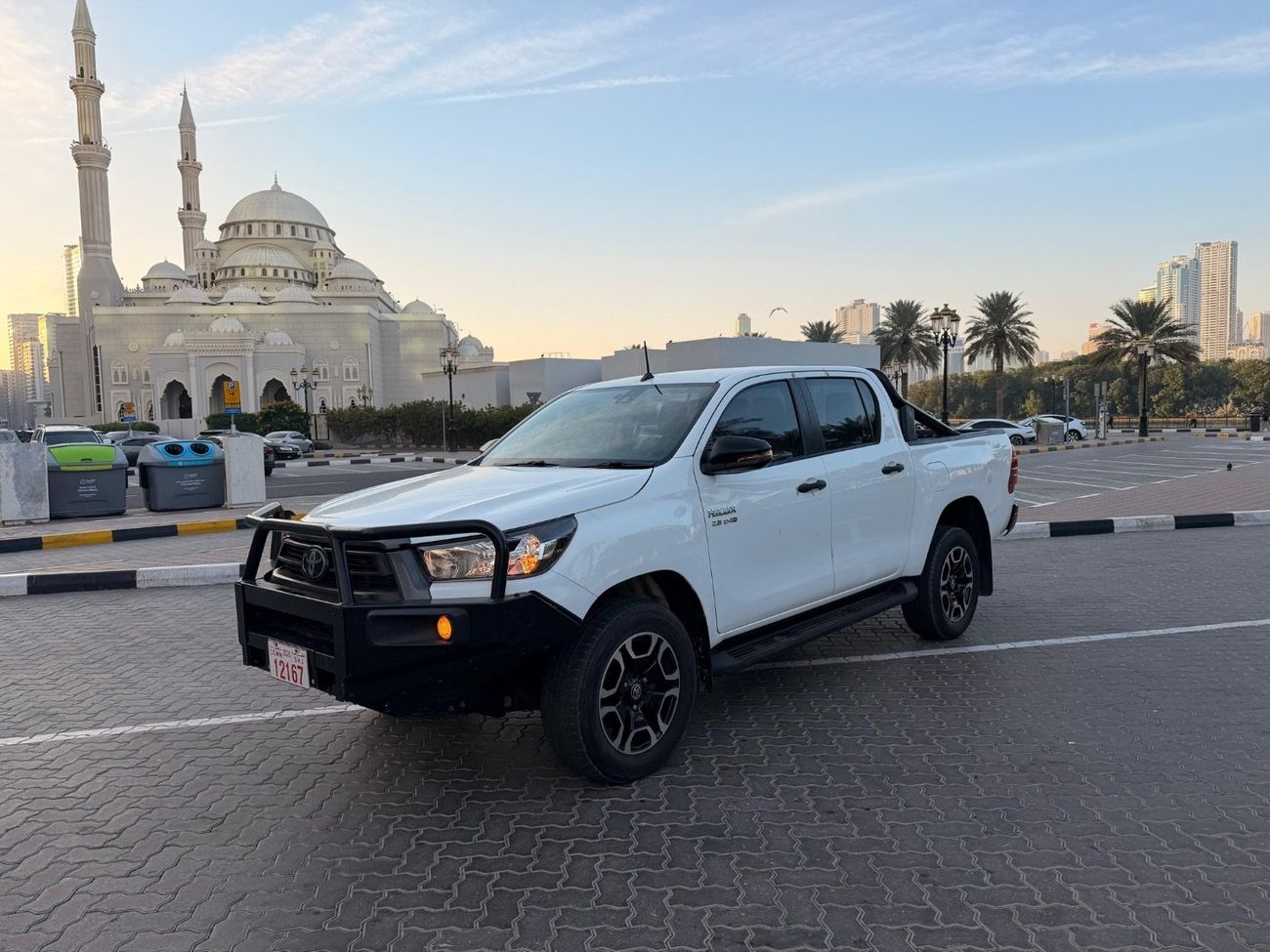 تويوتا هيلوكس SR with Bullbar