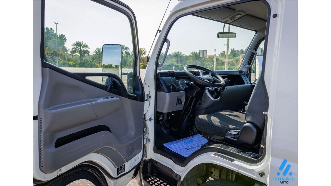 Mitsubishi Fuso Canter 2021 Canter - Short Chassis - Dry Box with Tail Lift - Diesel M/T - GCC - Book Now!