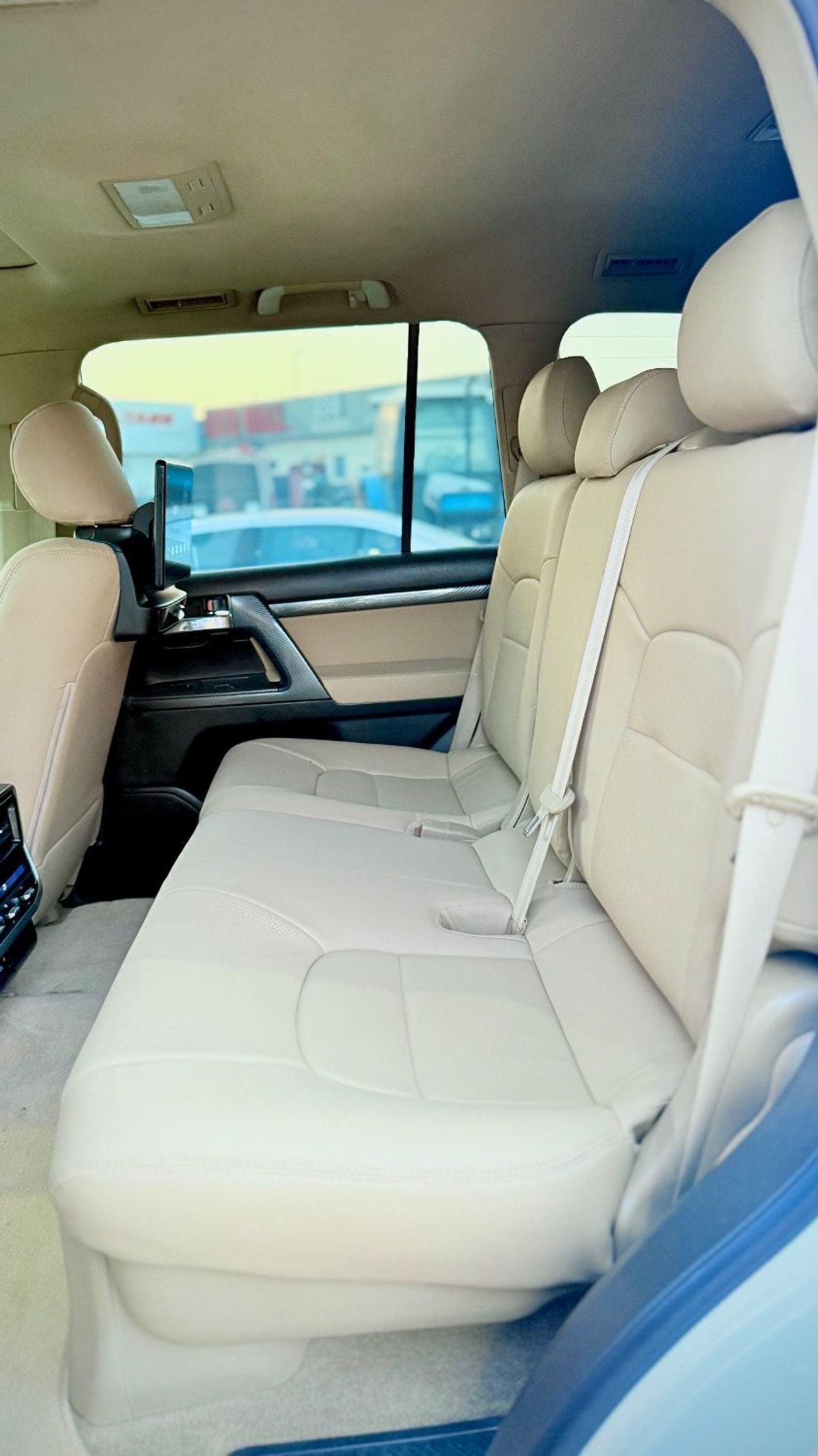تويوتا لاند كروزر GXR 2015 FACELIFTED 2025 WITH INTERIOR AND EXTERIOR FULL OPTION V6 GCC SPECIFICATION