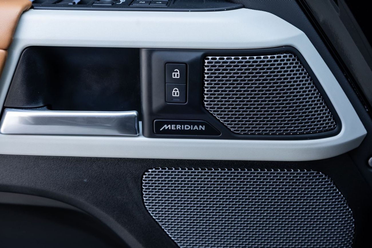 Land Rover Defender P400 90 HSE 3.0L (5 Seater)