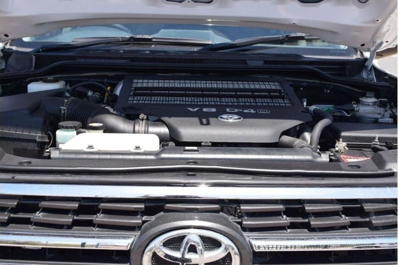 Toyota Land Cruiser V8 Diesel 4.5L (Right Hand)