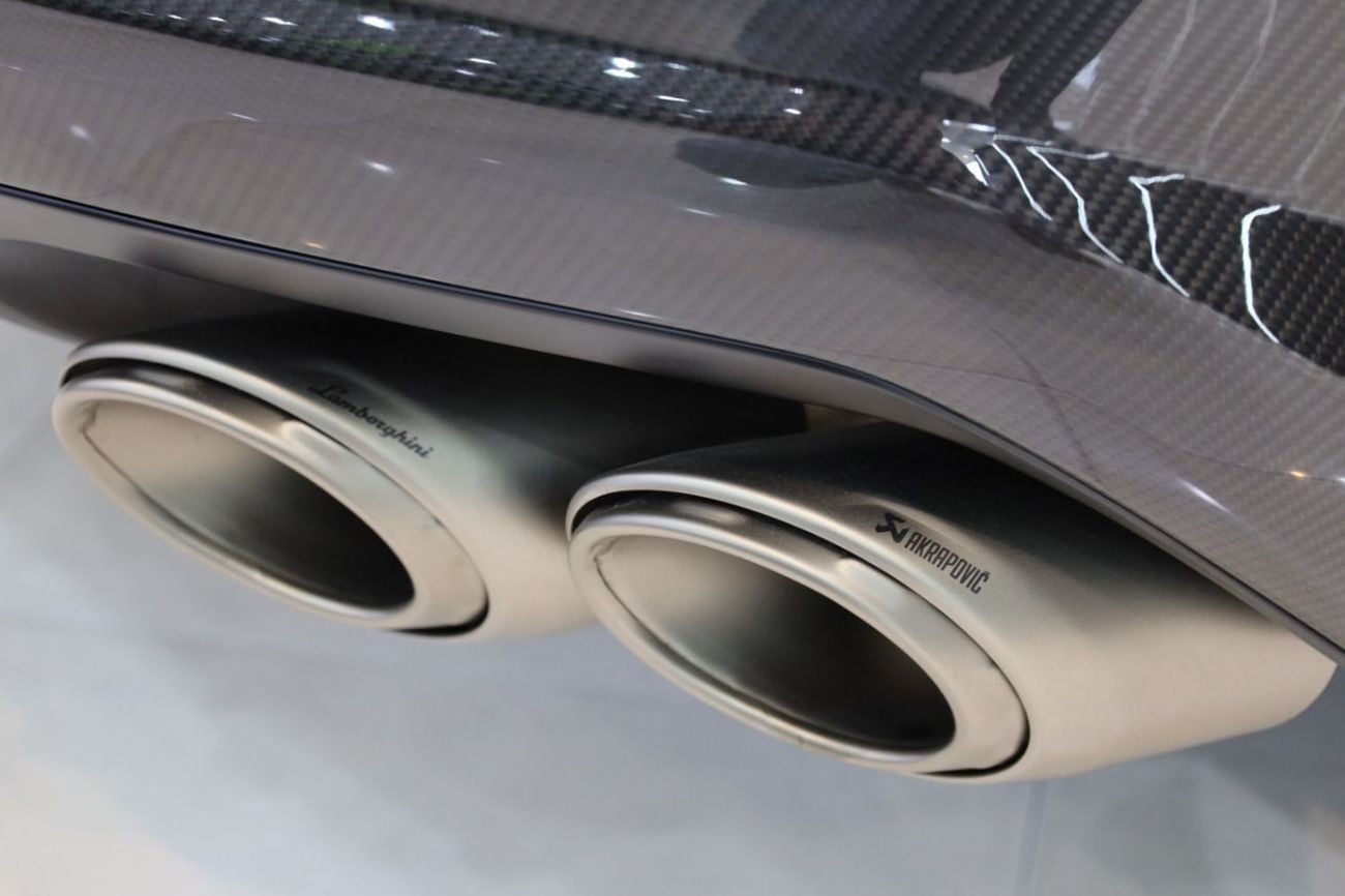 Lamborghini Urus 4.0T V8 Performante Performante Full Carbon Pack, Individual Rear Seat w/ Entertainment, Akrapovic E