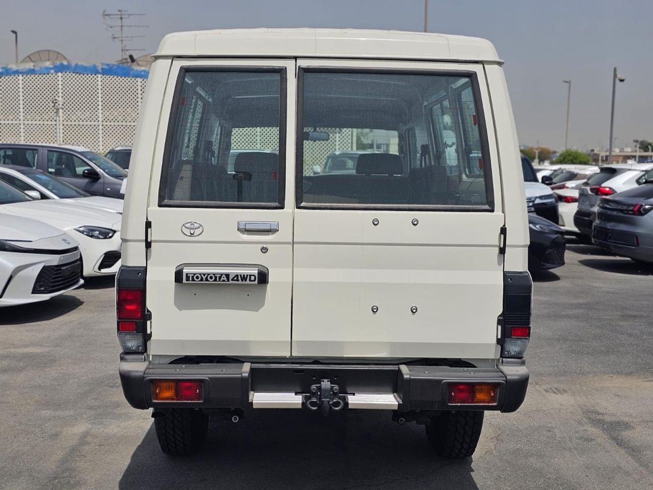 Toyota Land Cruiser 70 78 2.8L  TURBODIESEL MANUAL TRANSMISSION ( FOR RE EXPORT ONLY )