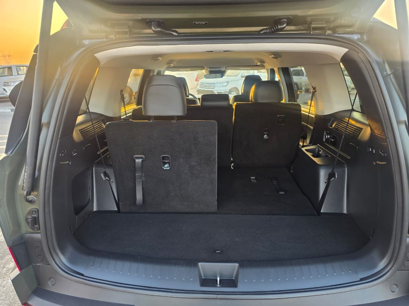 Hyundai Santa Fe 2025 Model Push button , Trunk automatic and original leather with 8 seatwe