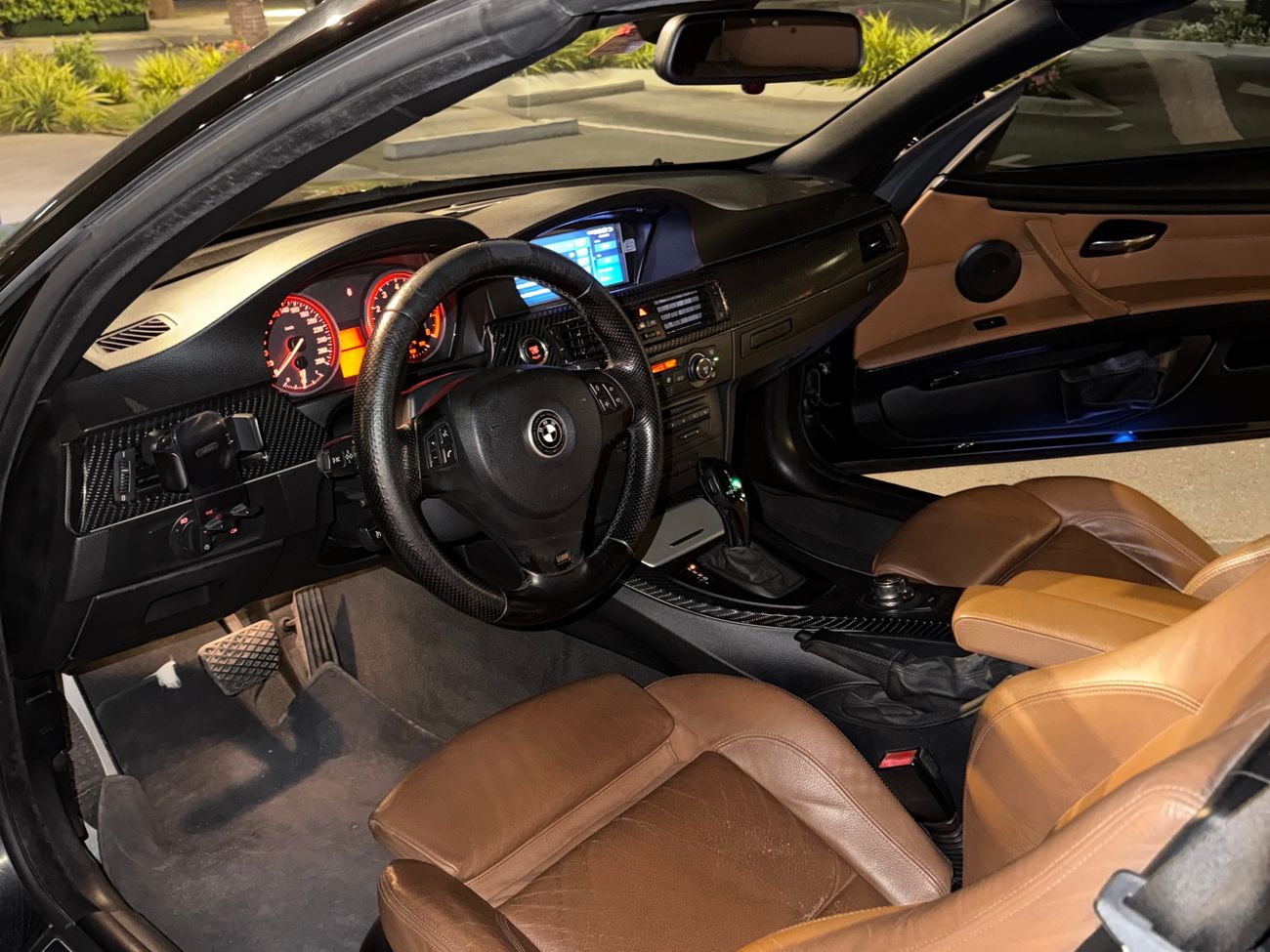 بي أم دبليو 330i GCC I Convertible