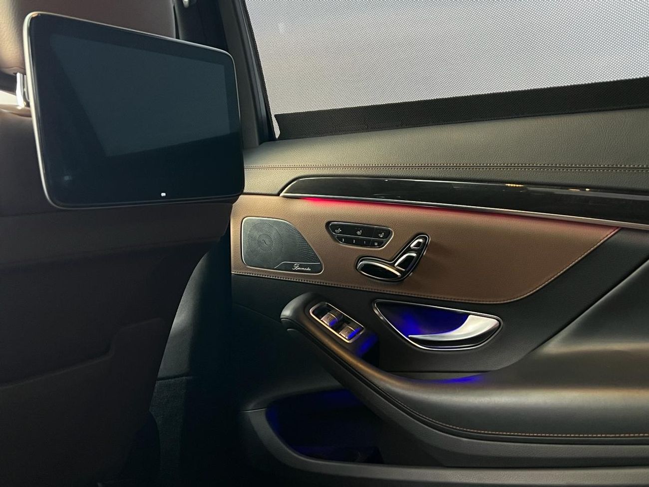 Mercedes-Benz S 560 Std Mercedes benz S560 Model 2018 GCC SPECS, original paint no accident.