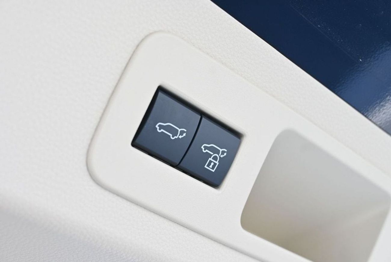 تويوتا لاند كروزر GXR4 3.5L Toyota Land Cruiser GX-R 4.0L V6 Petrol, 4WD