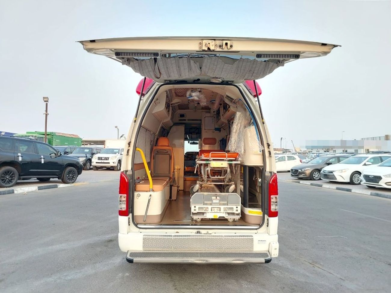 Toyota Hiace TOYOTA HIACE VAN AMBULANCE RHD 2016 MODEL 2.7 L PETROL AUTOMATIC(PM15710)