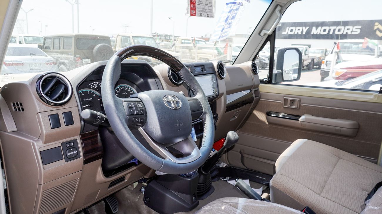 تويوتا لاند كروزر بيك آب LX 4.0 L V6
