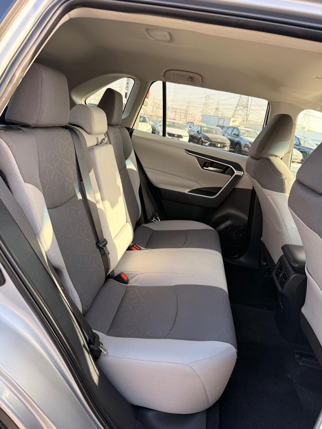 تويوتا راف ٤ XLE 4X4 Full option 2025