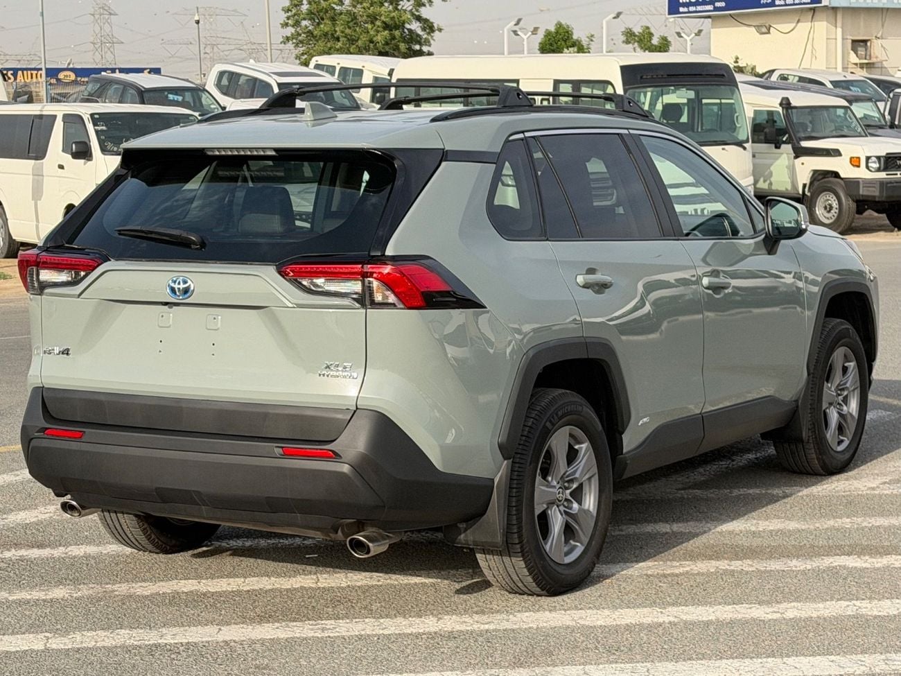 Toyota RAV4 VXR HEV 2.5L (219 HP) AWD 2022 Toyota RAV4 XLE hybrid 2.5L (219 HP) AWD