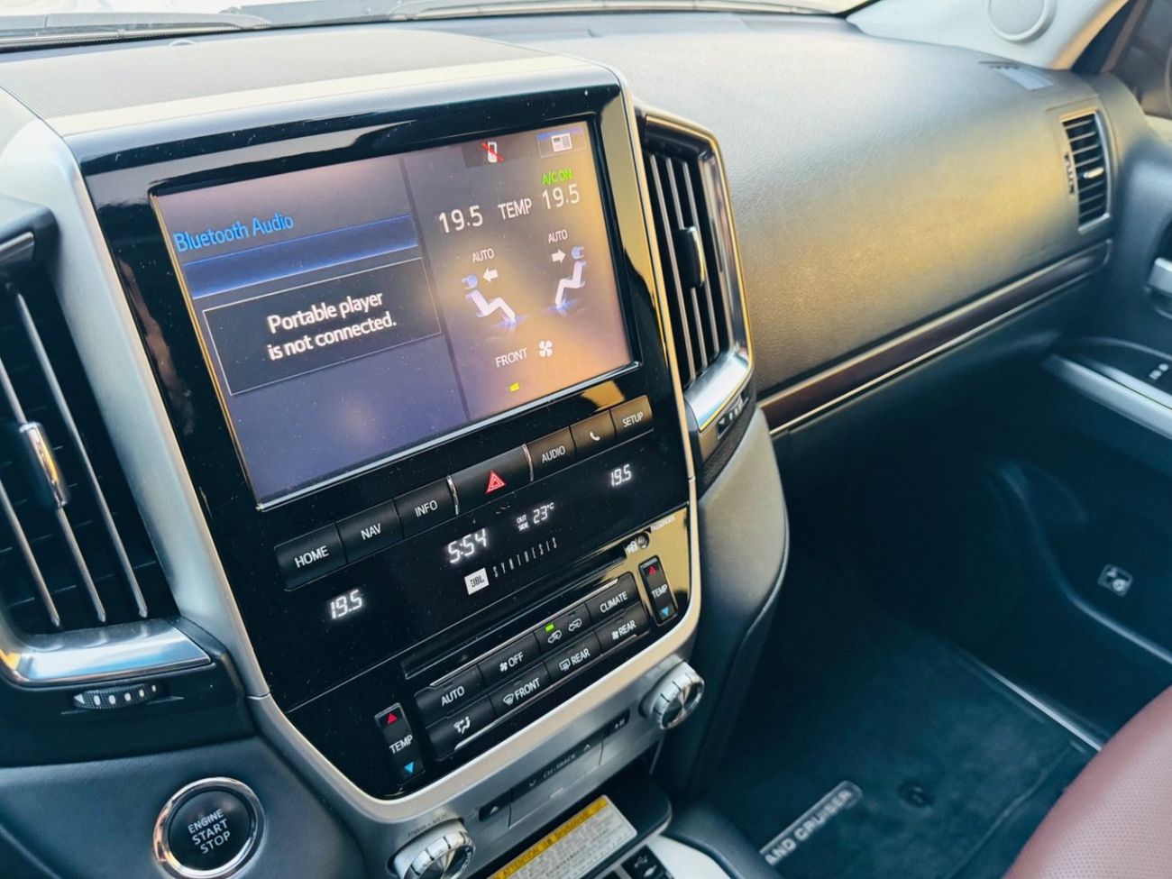 Toyota Land Cruiser VXR 5.7L 4WD