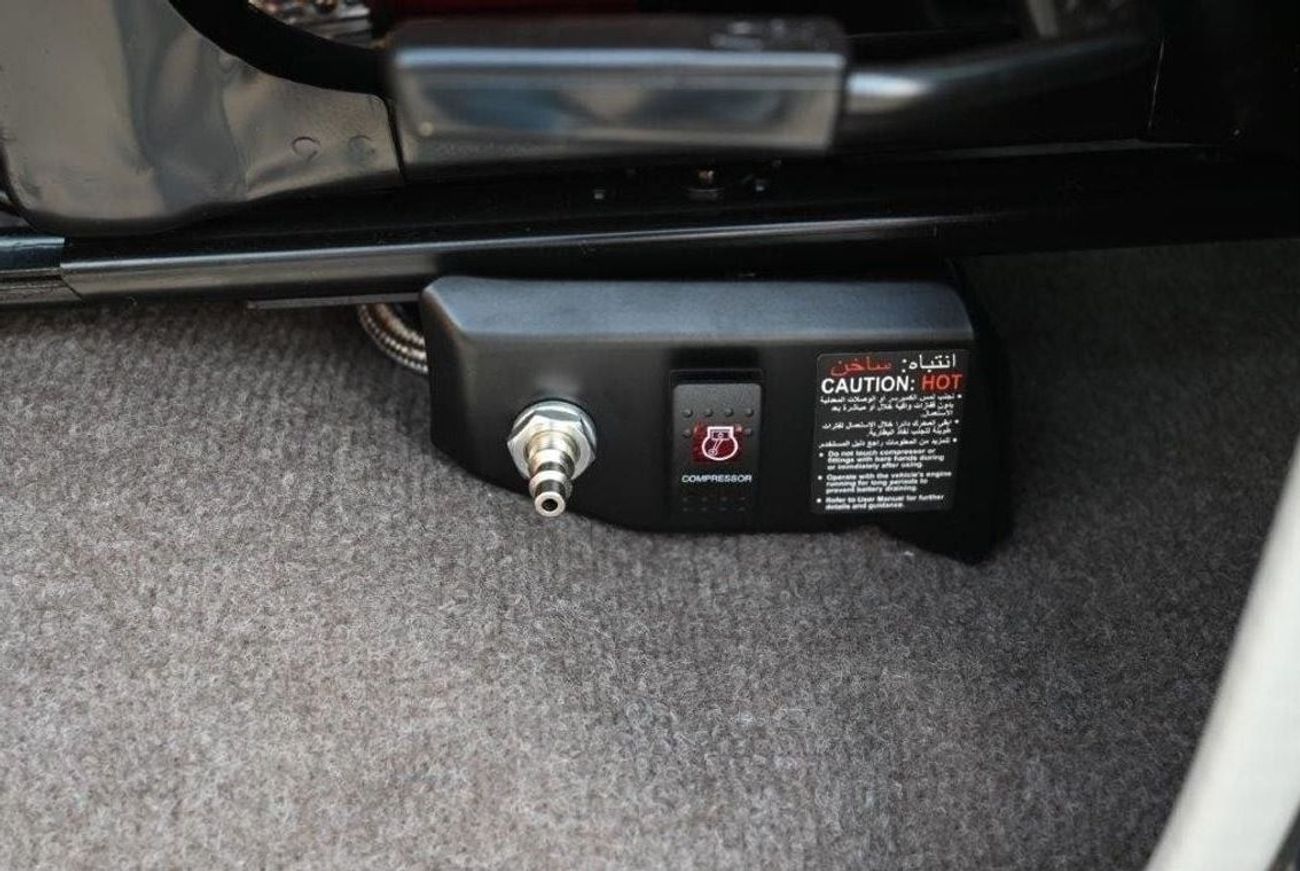 تويوتا لاند كروزر 70 SDLX V6 4.0L Petrol 5 Seater 4WD Automatic - Euro 4