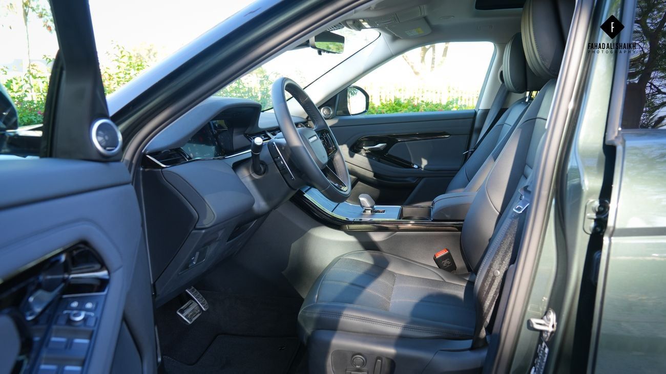 لاند روفر رانج روفر إيفوك SE P250 DYNAMIC 2025!! BLACK EDITION!! FIVE YEARS WARRANTY!! THREE YEARS SERVICE CONTRACT