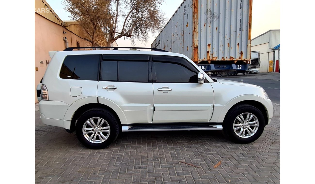 Mitsubishi Pajero Full option leather seats clean car