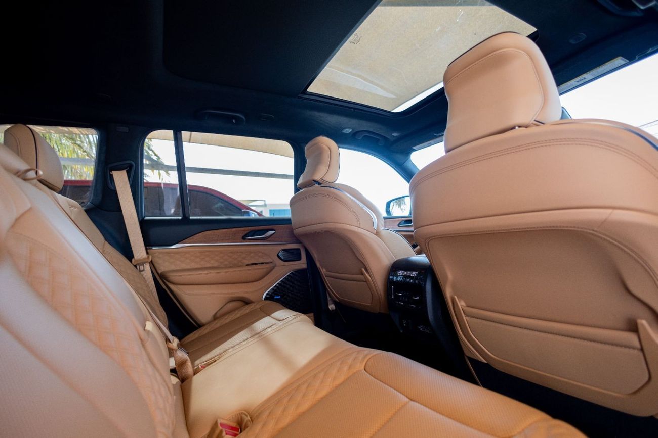 Jeep Grand Cherokee Jeep Grand Cherokee Summit 2023 American Spec under Warranty with Flexible Down-Payment.