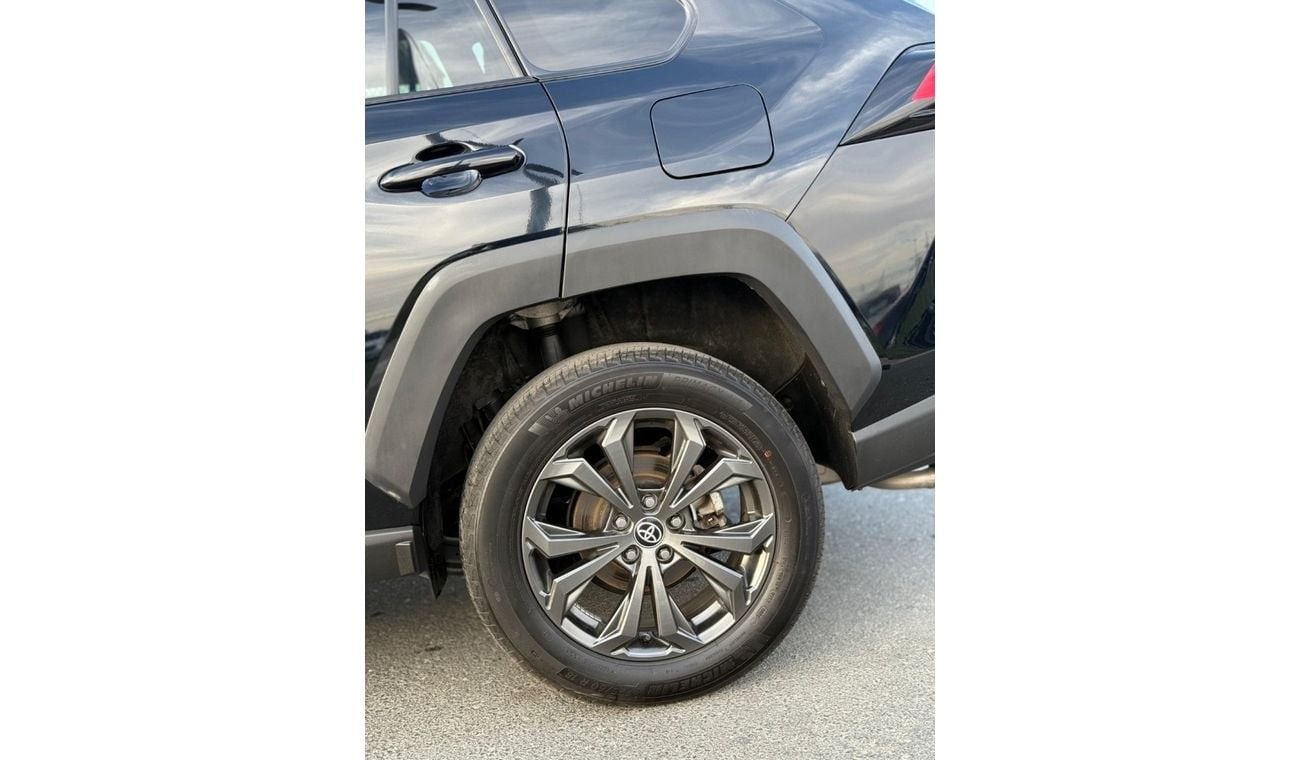 Toyota RAV4 Hybrid XLE 2.5L premium,Sunroof,limited Rims