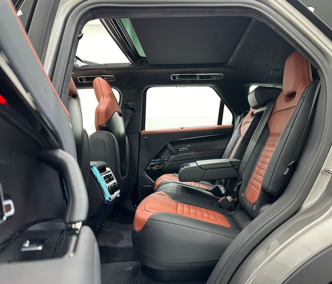 Land Rover Range Rover Sport *Brand New* 2024 Range Rover Sport SV 1st Edition, May 2029 Range Rover Warranty + Service Pack, GCC