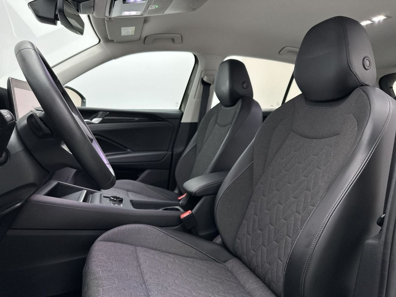 Volkswagen Tiguan LIFE 1.4L | LED Headlamps | Heated Folding Mirrors | 17" Alloy Wheels
