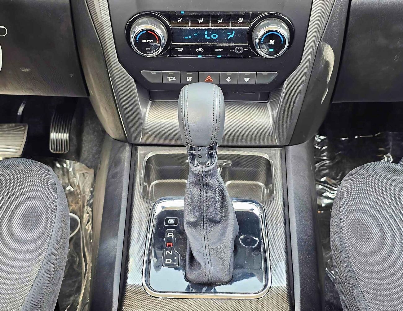 Mahindra Pik Up Double Cabin / A/T, 2.2L V4 Diesel, Hose Power 140HP / 4WD (CODE# 68039)