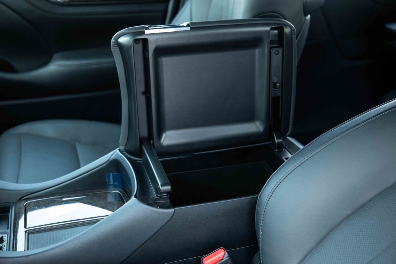 Toyota Alphard 2020 Toyota Alphard 3.5 Executive Lounge - White Inside Black