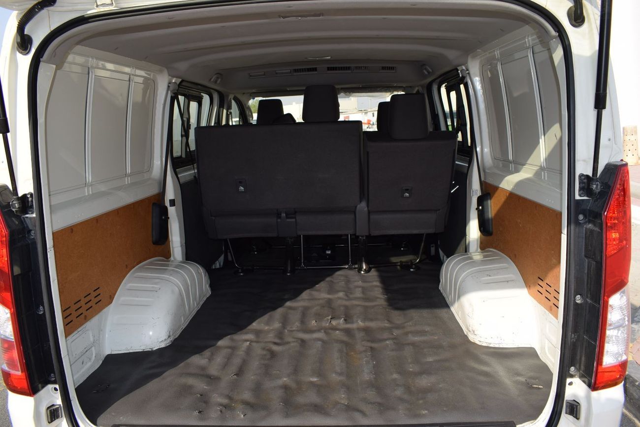 Toyota Hiace GL - Standard Roof Toyota Hiace 3.5 Ltr 6 seater van, model:2020. Excellent condition