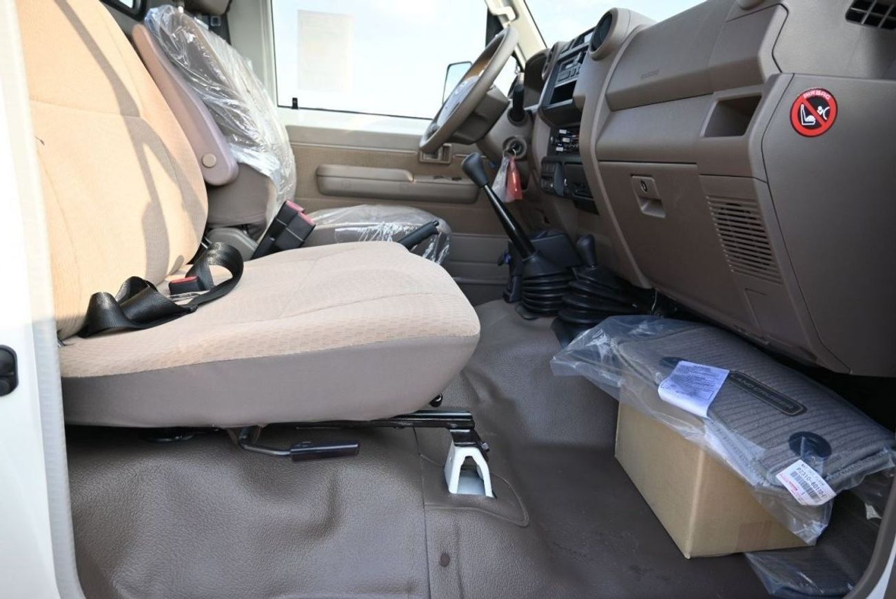 Toyota Land Cruiser Pick Up Toyota Land Cruiser (70 Series) 4.5L Diesel, Pickup 4WD, 2 Door, Manual Transmission, Tire Lock, Sin
