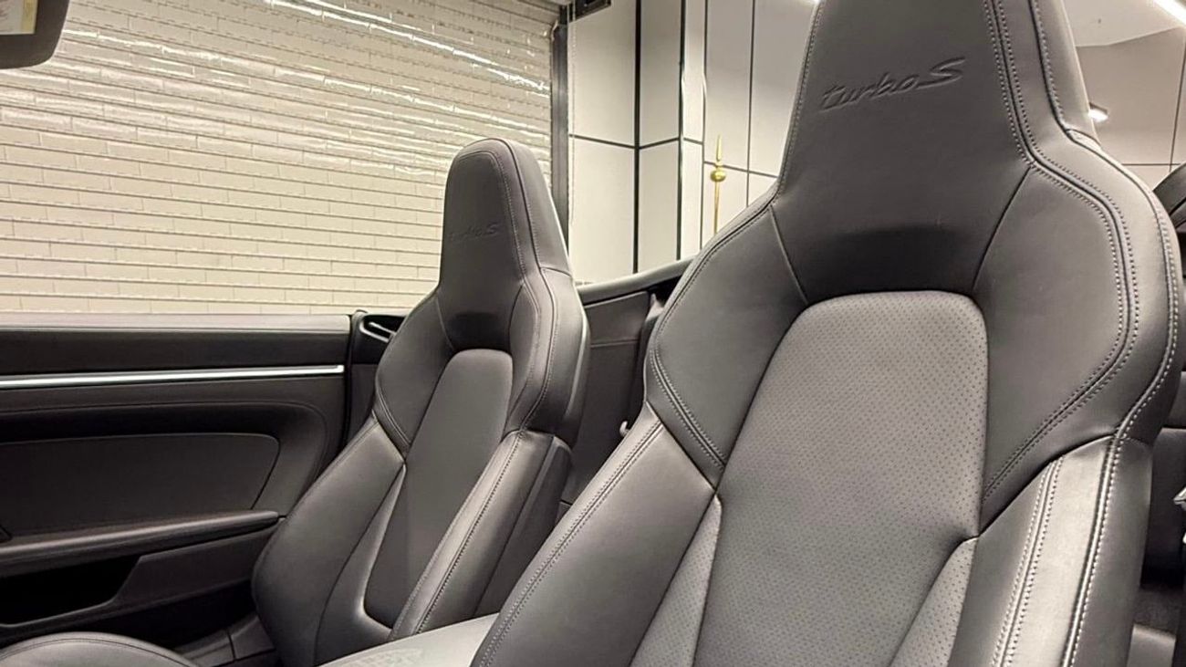 بورش 911 Turbo S 3.8L (640 HP) Convertible