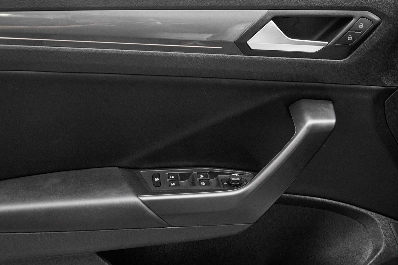 Volkswagen T ROC T-Roc R-Line | 1,469 P.M | 0% Downpayment | Low Kilometers!