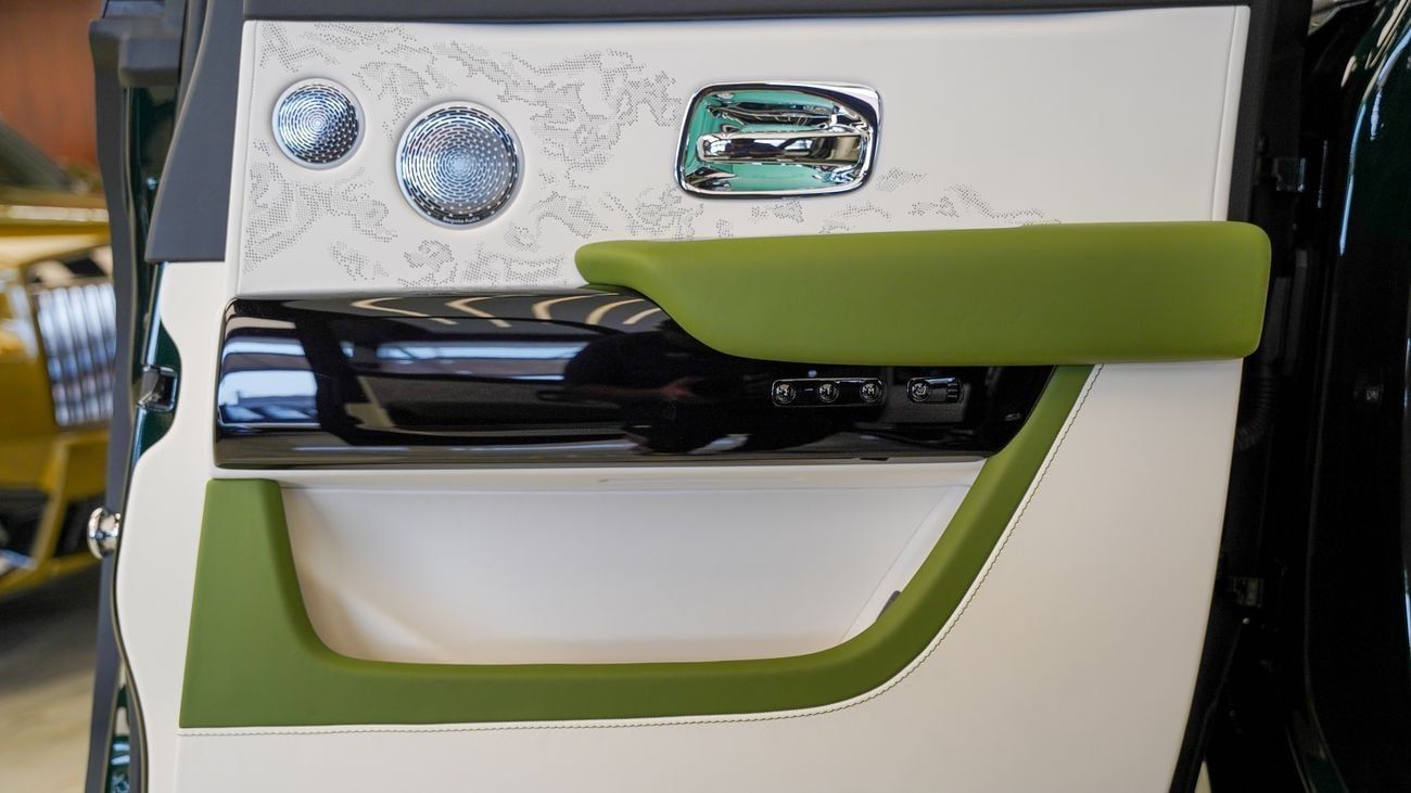 Rolls-Royce Cullinan Rolls Royce Cullinan - Silver Badge - 2026