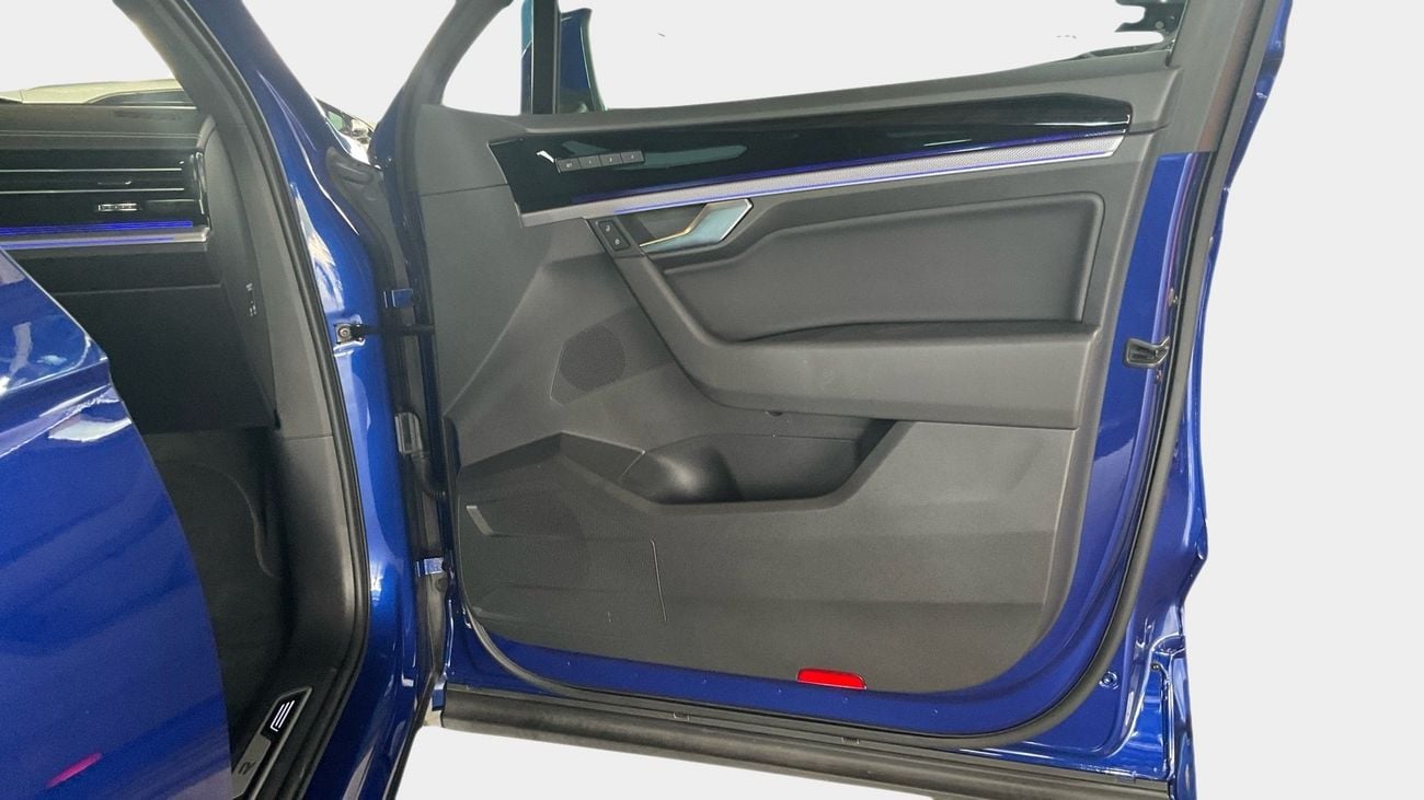 Volkswagen Touareg R-Line 3.0L 4WD R-Line | Guaranteed Warranty | 0 Down Payment