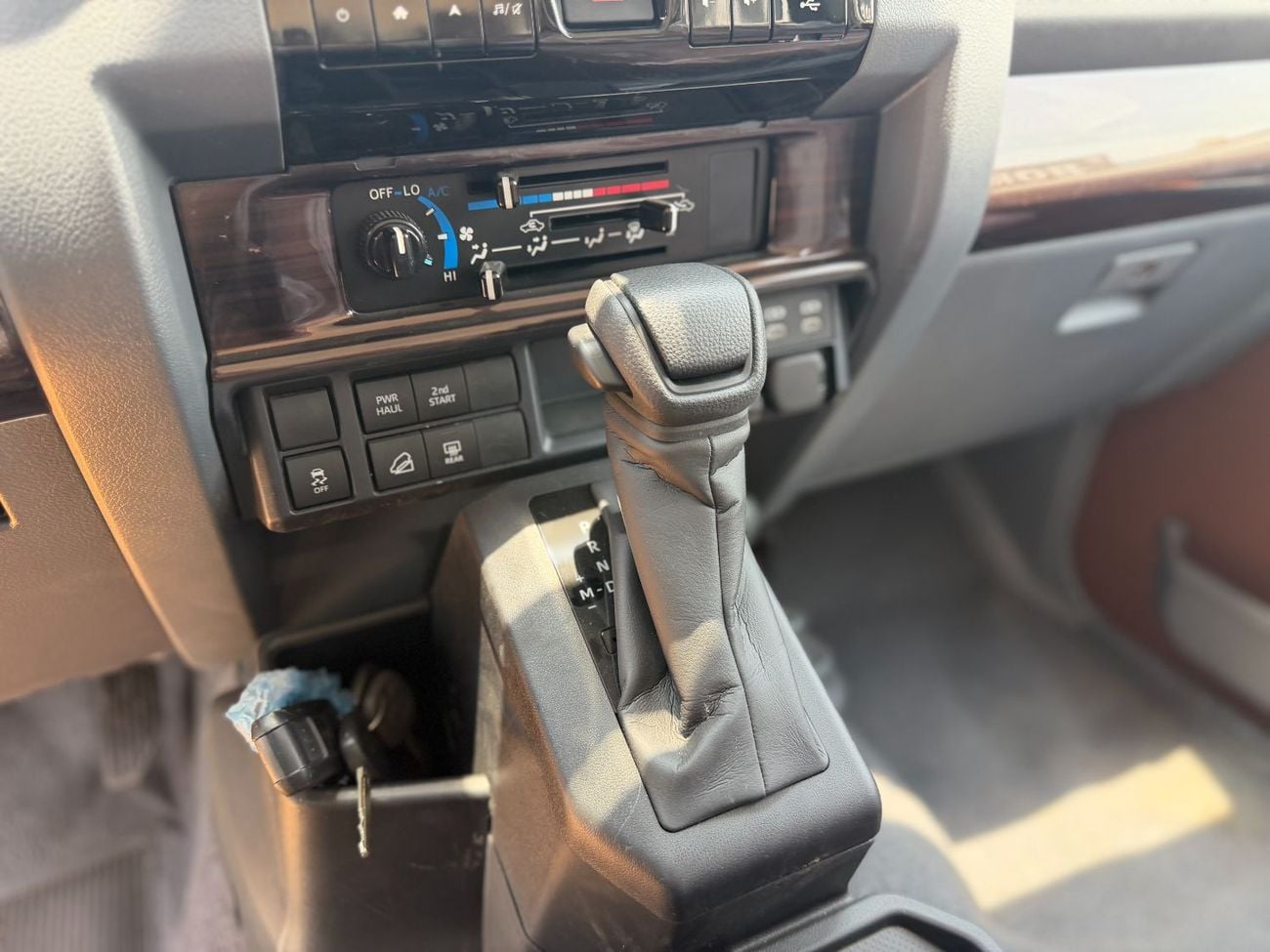 تويوتا لاند كروزر 76 Toyota Land Cruiser 76 (LC76) diesel 2.8-liter
