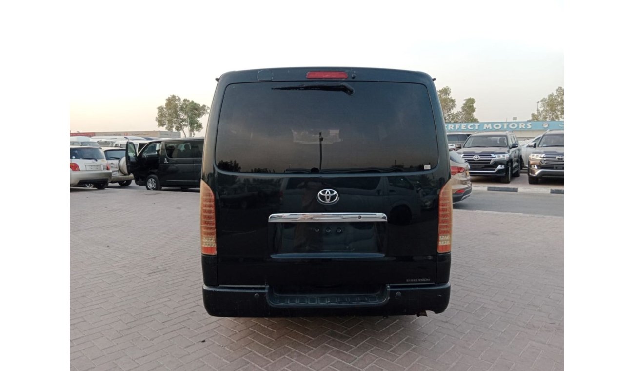 تويوتا هاياس TOYOTA HIACE VAN RIGHT HAND DRIVE (PM1622)