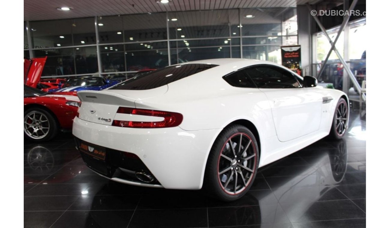 Aston Martin V12 Vantage