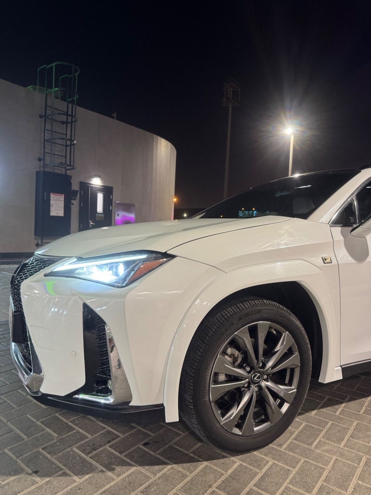 لكزس UX 250h FSPORT