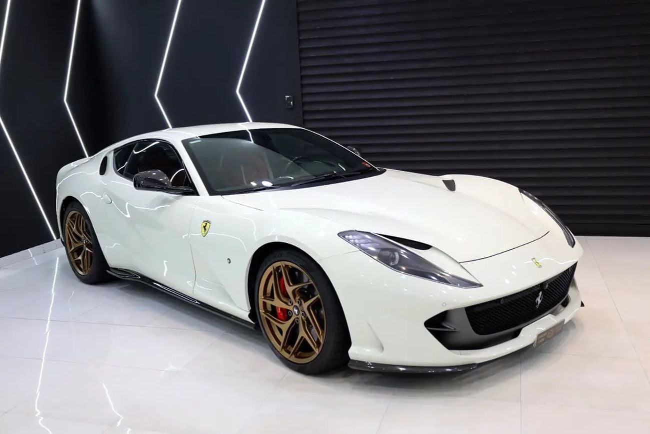 Ferrari 812 Superfast Passenger Display, Carbon Fiber Exterior/Interior, GCC Specs!!