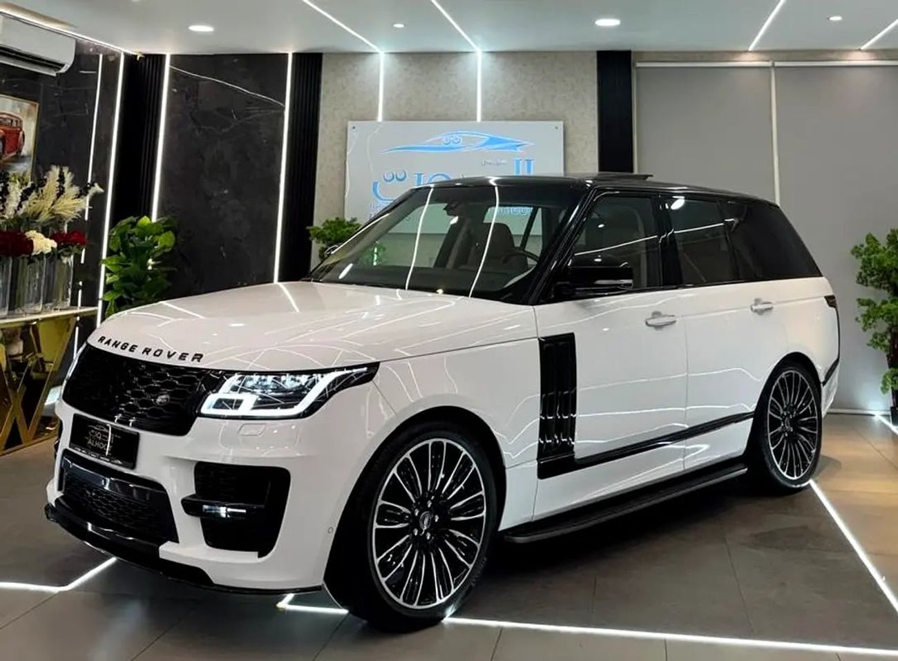 لاند روفر رينج روفر Autobiography SV 5.0L AMAZING VOGUE SV DESIGN || V8 SUPERCHARGED || GCC || PERFECT CONDITION