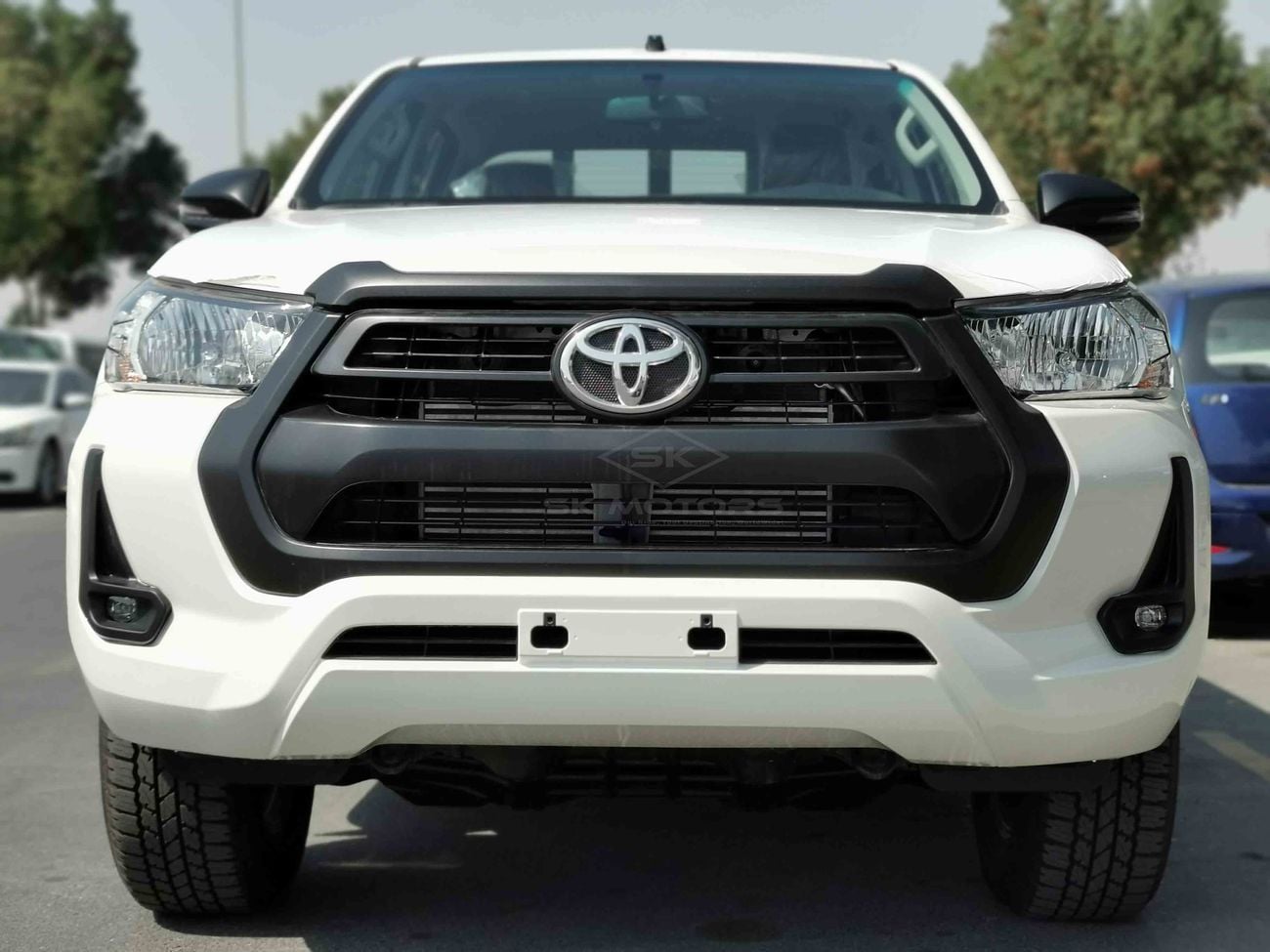 Toyota Hilux 2.4L Diesel, 17" Rims, Power Heat Switch, Rear Camera, Bluetooth-DVD, Fog Lights (CODE # THMO02)