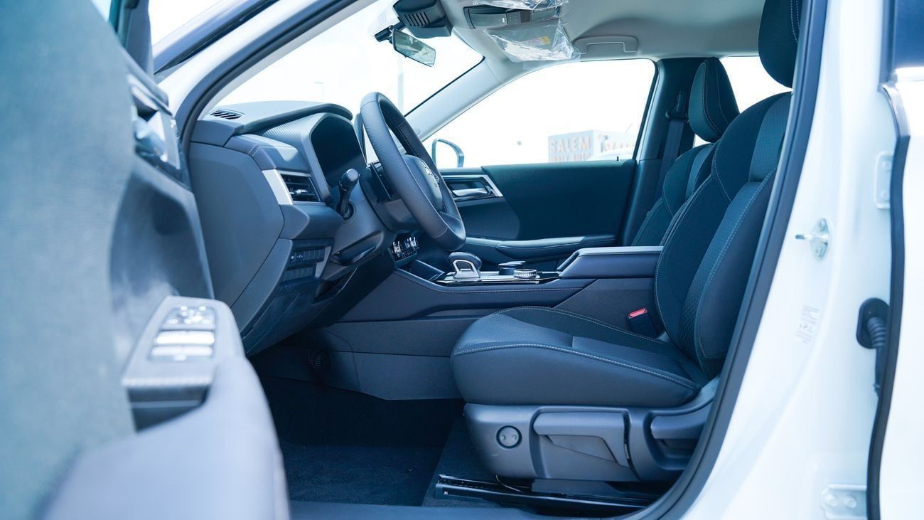 Mitsubishi Outlander GLX MIDLINE Brand New 2026 Mitsubishi Outlander Medium Line (G10) 2.5L | 7-Seater SUV | GCC Specific