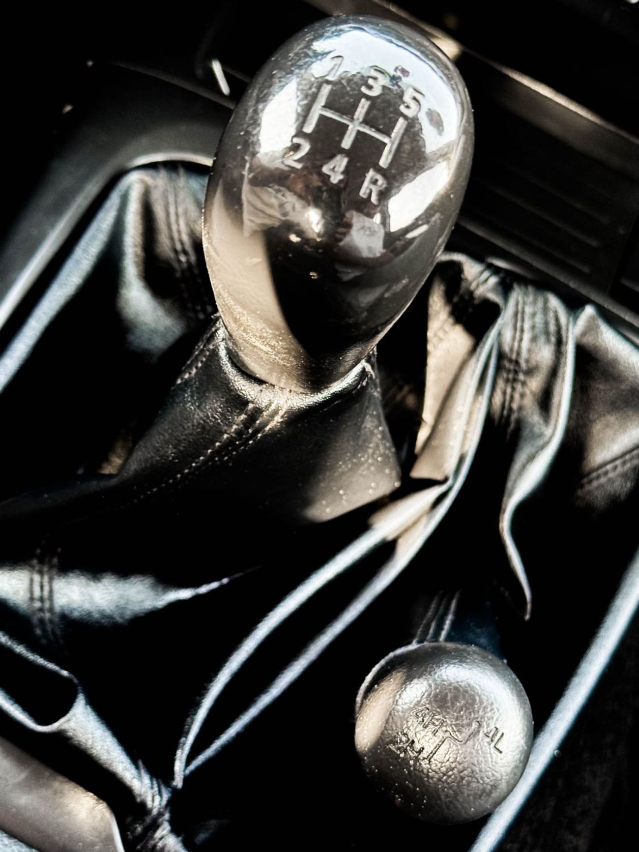 ميتسوبيشي L200 ميتسوبيشي L200 موديل 2023 دفع رباعي خليجي 2.4 لتر بحالة ممتازة بدون حوادث 1008 شهرياً