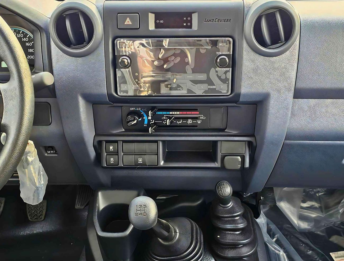 تويوتا لاند كروزر 70 M/T | 4.0L V6 PETROL | 3 DOOR | PWR WINDOWS | FREE WHEEL HUB | 4WD (CODE # 68011)