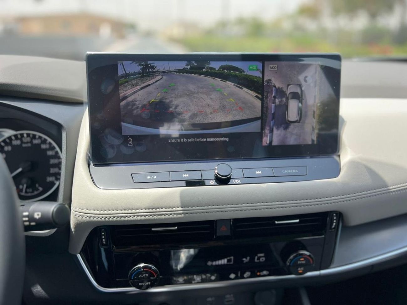 نيسان إكس تريل SV + OPT 4WD (7-Seater)