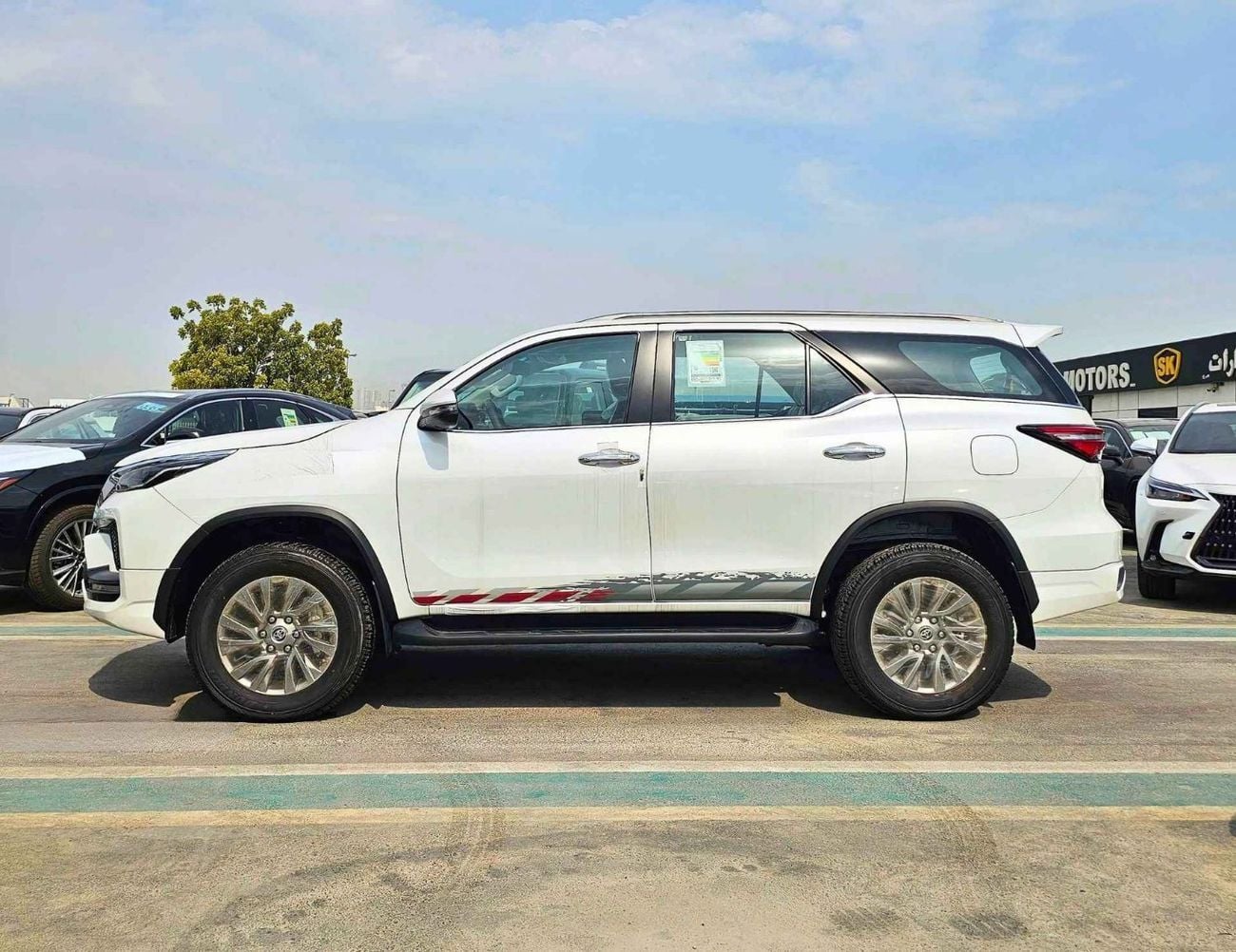 Toyota Fortuner SR5 ADVENTURE | 4.0L V6 PETROL | FRONT PWR SEATS | PUSH START | DIFF LOCK AUTO A/C (CODE # F6HA)
