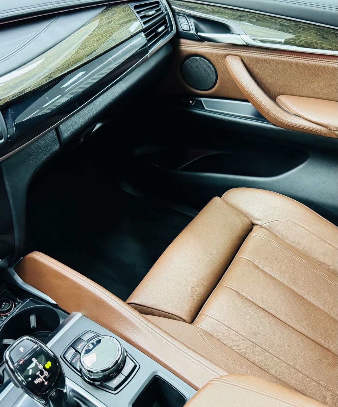 BMW X6 50i Luxury 4.4L