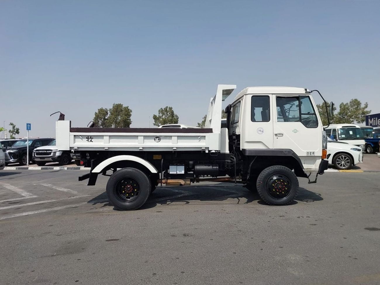 Mitsubishi Fighter (RAMADAN OFFER) MITSUBISHI FIGHTER TRUCK RHD 1990 MODEL 7.5 L DIESEL MANUAL(PM40032)