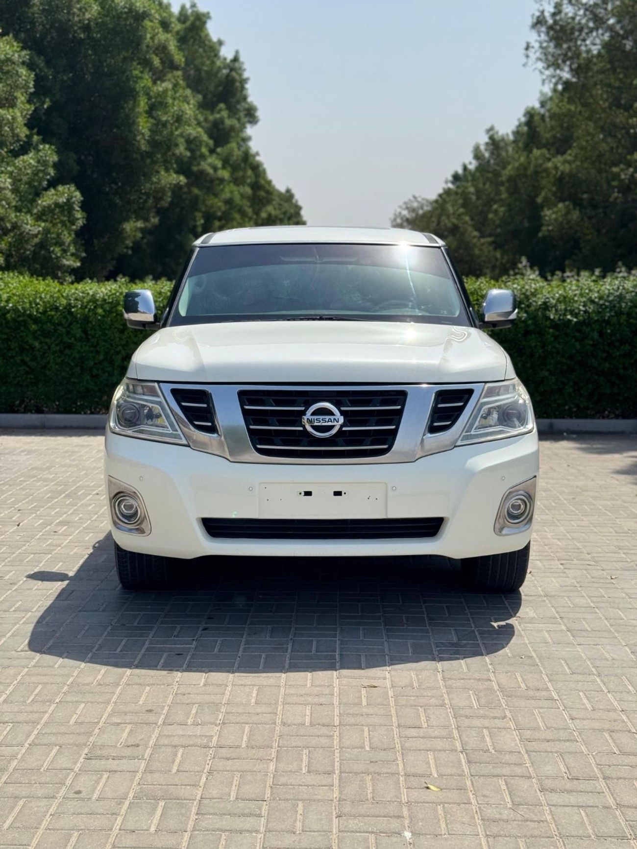 نيسان باترول Nissan patrol 2010 V8 big engine Gcc Full options
